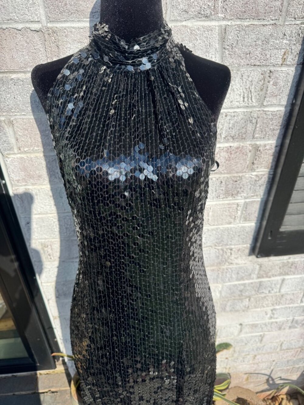 Papell Boutique Black Sequin Gown Size 8 Keyhole Back Halter Formal Evening Dres